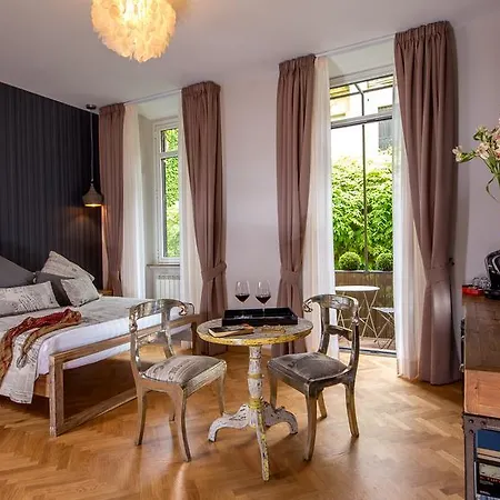 Qt Guest house